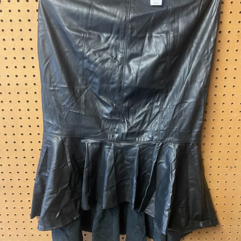 NWT.  NY and Company Trendy Skirt.